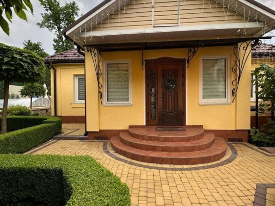 Будинок з ремонтом,меблями і басейном в Ірпені. Ирпень