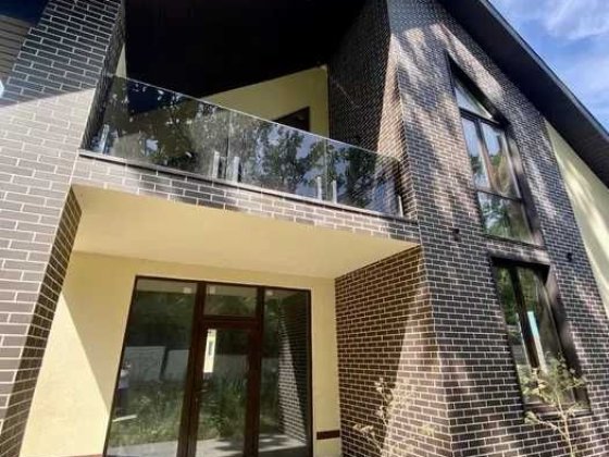 окремостоячий БУДИНОК З ВІЛЬНИМ ПЛАНУВАННЯМ підвалом та терасою Ірпінь