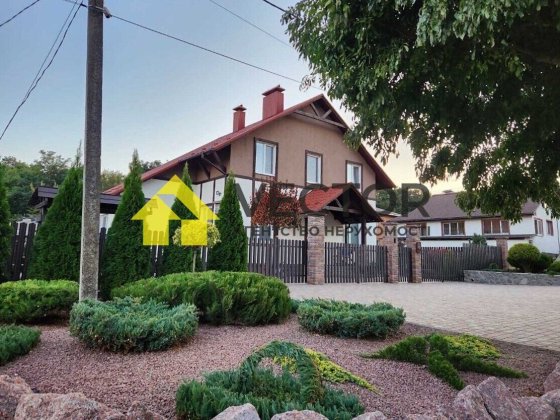 Сучасний будинок з ландшафтним дизайном у продажу! Полтава