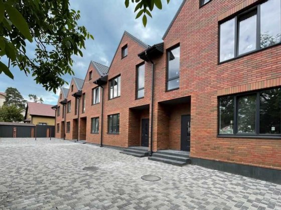 ТРИПОВЕРХОВИЙ таунхаус з газом, міськими комунікаціями Ірпінь Ирпень