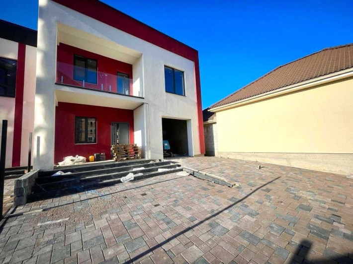 Котедж з міськими комунікаціями та гаражем в районі Райського саду - фото 1