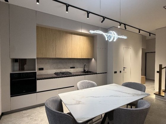 Таунхаус з новим ремонтом і меблями. Супер локація. Ірпінь