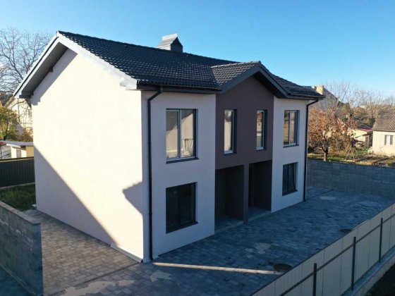 Продам готовий якісний котедж в супер локації на Гідропарку ! Ровно