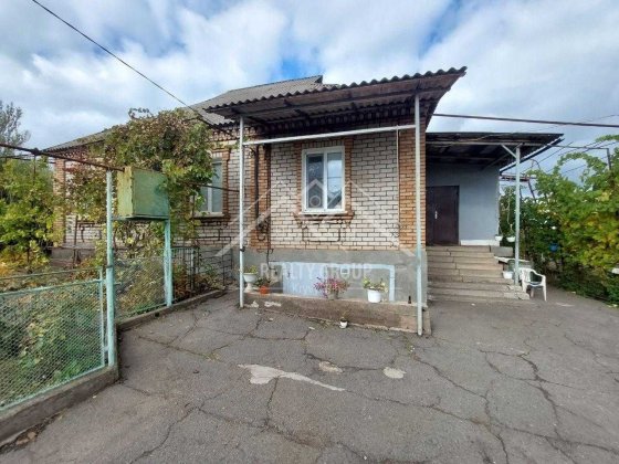 Продаж будинку з великою земельною ділянкою у ЦМ р-ні по вул.Толстого Кривий Ріг