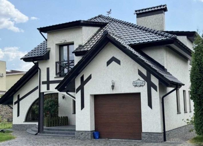 Стильний будинок на Щасливому. Велика ділянка - фото 1