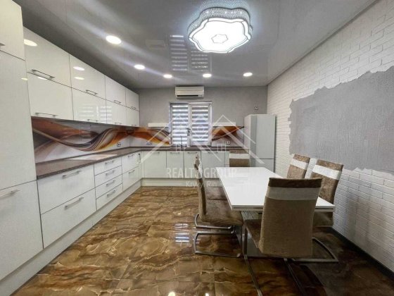 Продаж чудового будинку з ремонтом (район Дружба) Кривий Ріг