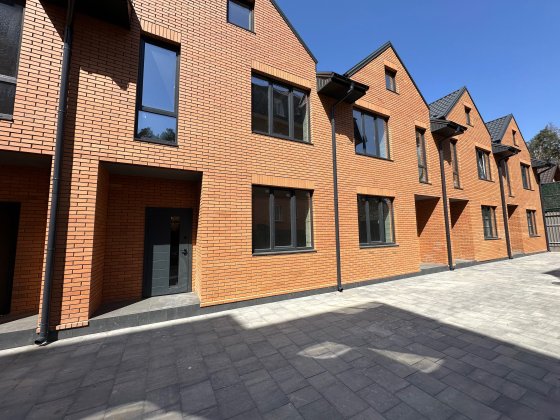 Продам Таунхаус поруч з Набережною та Центром. Центральні Комунікації. Ирпень