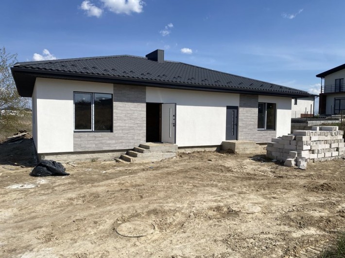 Продаж котеджу з комунікаціями - фото 1