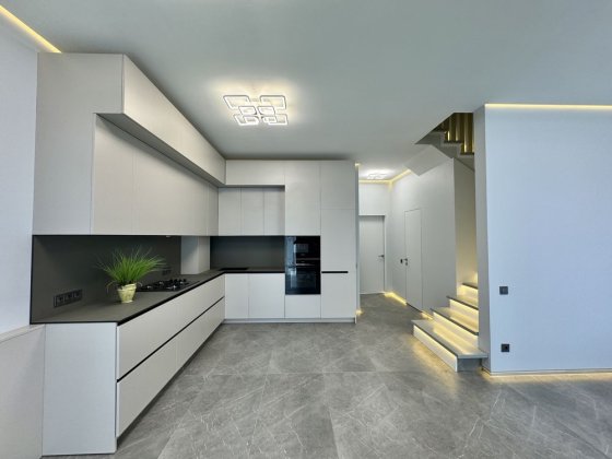 Таунхаус з ремонтом 107м2 та ділянкою 1,5 сотки в Ірпені! Сертифікат ! Ирпень