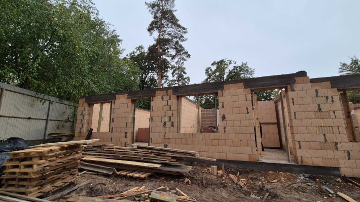 НОВИЙ ОБ'ЄКТ! Таунхауси з передніми дворами та центр.комун-ями, ГАЗ! - фото 1