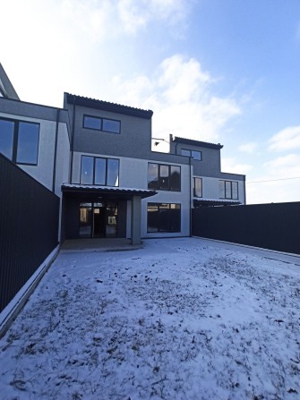 Продаж сучасного триповерхового танхауса! Без комісії для покупця! - фото 1