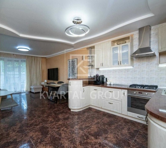 Таунхаус з ремонтом біля Центрального парку - фото 1