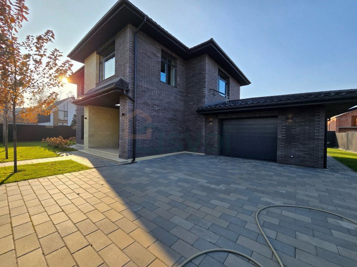 Будинок з гаражем. Новий ремонт! Котеджне містечко. Газ - фото 1