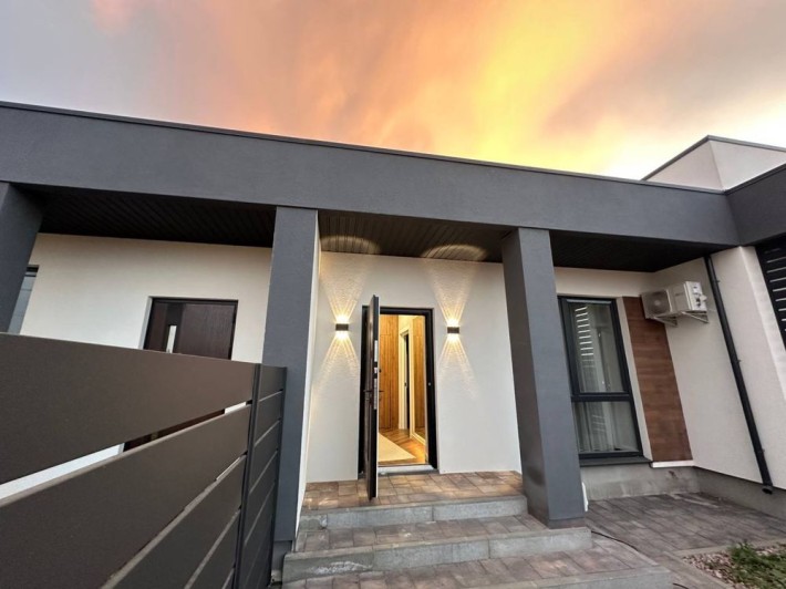 Продам котедж з комунікаціями! - фото 1