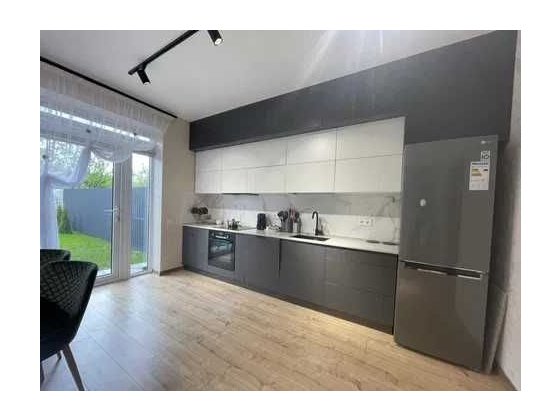 Сучасний таунхаус з якісним ремонтом біля парку Суми