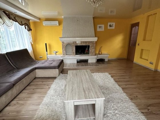 Продаж   просторого будинку з гарною територією Ровно