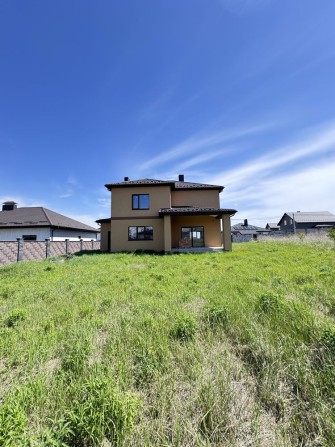 Продаж добротного будинку біля Екватора - фото 1