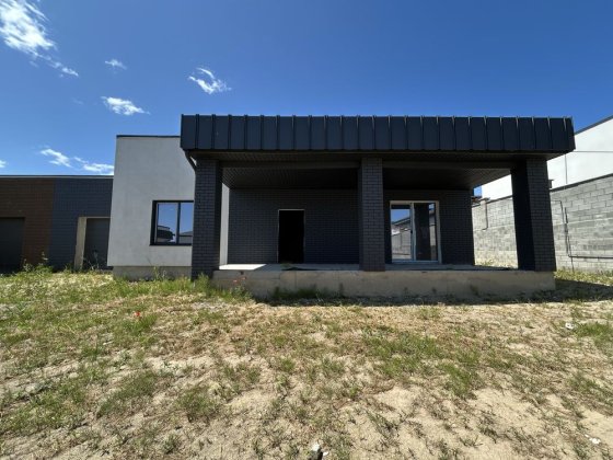 Продаж будинку з підключеними міськими комунікаціями та ділянкою Рівне