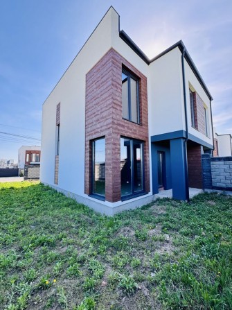 ТЕРМІНОВО Продам котедж/двоян біля Щасливого - фото 1