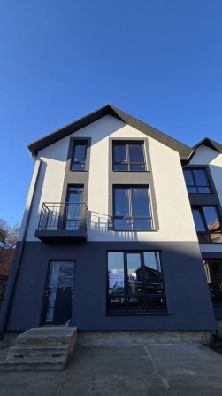 Продаж! Таунхаус в м.Чернівці, вул. Бережанська - фото 1