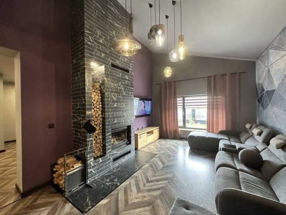 Продається  стильний, якісний, просторий 4 кім. будинок, р-н Компотний Ужгород