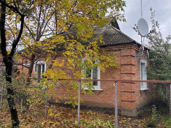 Затишний цегляний будинок у межах міста Полтава