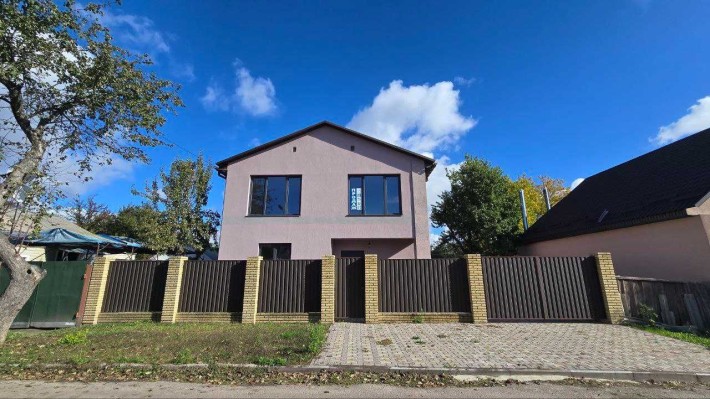 Сучасний та стильний будинок з ремонтом в районі Нива - фото 1