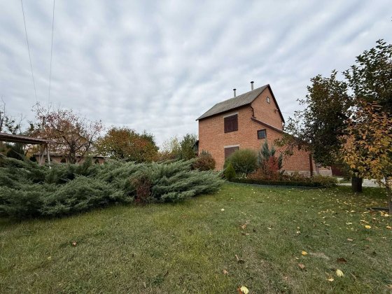 Продаж двоповерхового будинку біля річки — лише 5 км до центру міста! Полтава