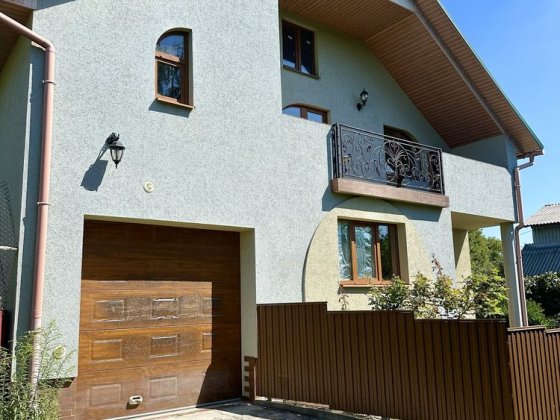 Продаж будинку з ремонтом Чернівці