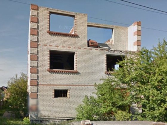 Незавершена коробка будинку в Червоних Горах Рівне