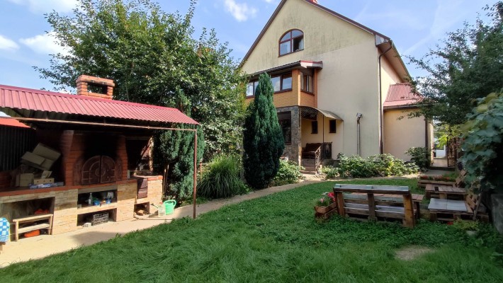 Продається просторий будинок. Центр міста. Ужгород - фото 1