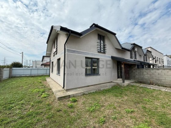 Продаж таунхаусу 136 м.кв / 3 сотки / Ужгород Ужгород