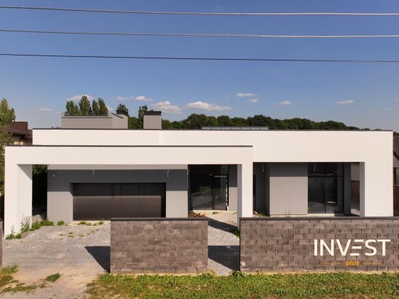 Сучасний будинок у стилі хай-тек — 300 м² з терасою на даху. 21 сотка Рівне