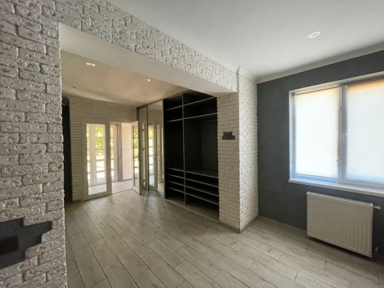 Будинок Котедж Особняк Чернівці (Садгора) біля лісу. Чернівці