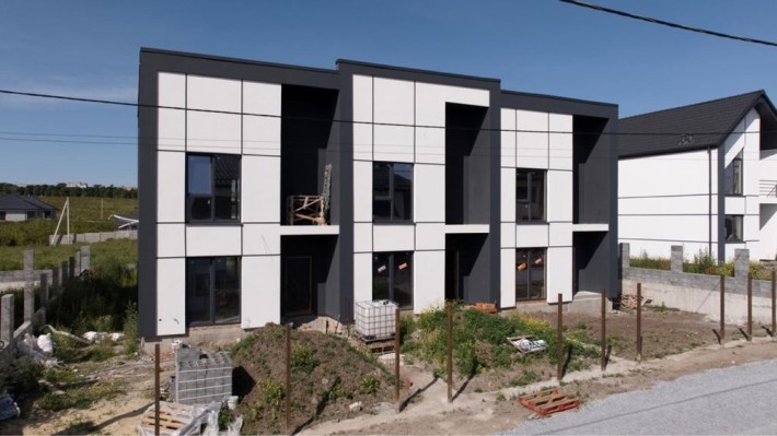 Готовий кутовий котедж з ділянкою 4 сот - фото 1