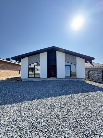 Будинок поблизу міста - фото 1