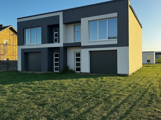 Продам котедж з гаражем Рівне