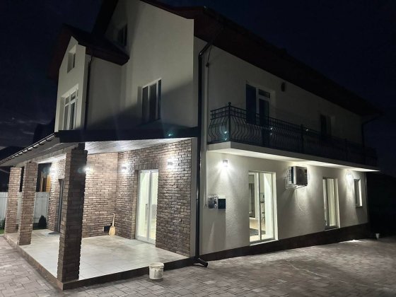 Продаж 2-поверхового будинку площею 186 м² в р-ні Мальованка Чернівці