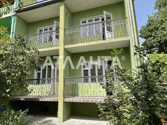 Двоповерховий будинок загальна площа 379 м2 Черновцы