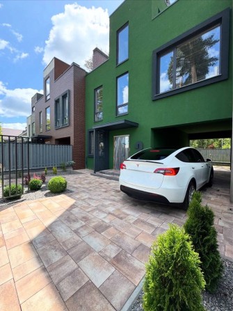 Будинок 146 м² у Києві | Гараж, 2 поверхи, сауна, дахова тераса - фото 1