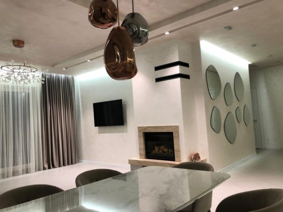 Стильний будинок з дизайнерським ремонтом Рівне