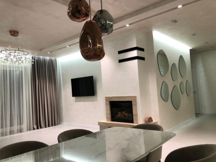 Стильний будинок з дизайнерським ремонтом - фото 1