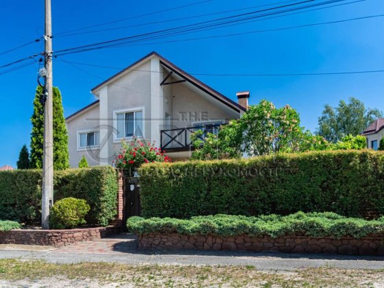 Продаж цегляного  будинку у Бортничах з ділянкою 10-соток.Газ.Осокорки Київ