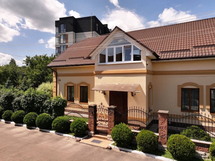 Продам будинок 320м.кв. 10 соток гараж на 2 авто 
 Пирогова, Пивзавод. - фото 1