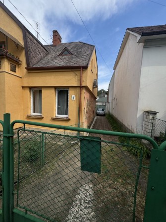 Продаж: частини будинку   з гаражем у центрі Ужгорода терміново - фото 1