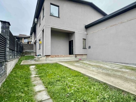 Котедж по вулиці Бурштиновій з євроремонтом Ровно