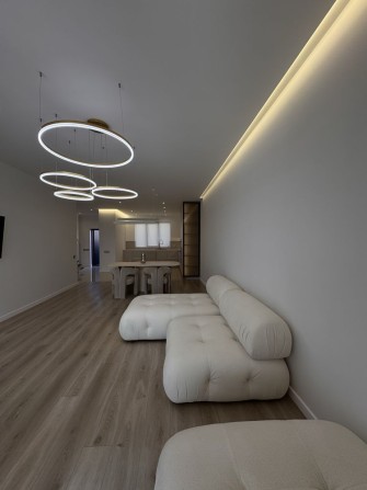 Новенький Таунхаус з власним переднім двором - фото 1