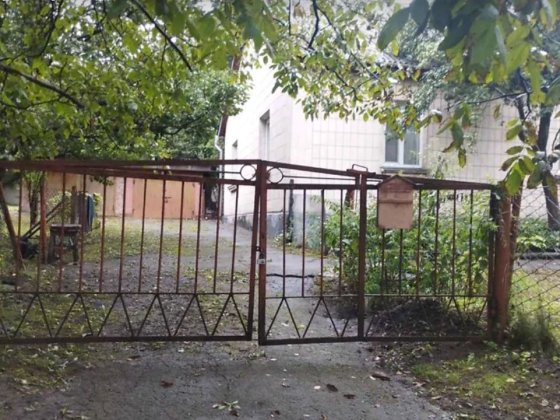 "1/2 частина будинку   з ділянкою і гаражем Рівне