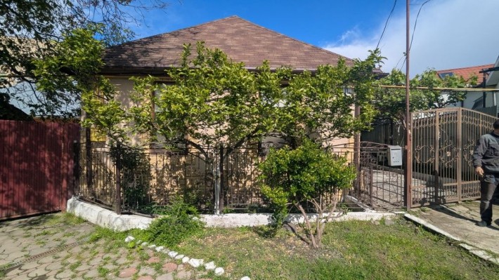 Продаж будинок по вул Українській - фото 1