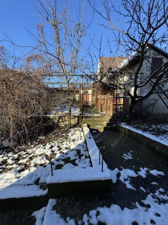 Продаж будинку біля лісу в центральній частині міста - фото 1